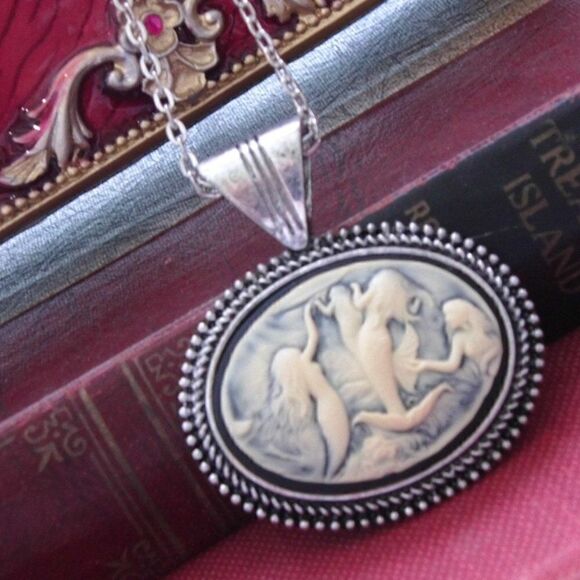 Christmas 4 Mermaids Nautical Sea Cameo Ant Silver Necklace sister daughter mom - Picture 4 of 5